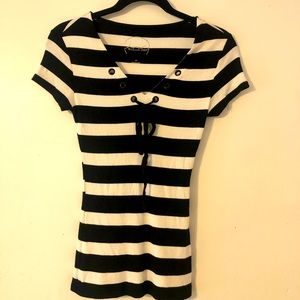 Sz XS striped grommeted tie front t shirt